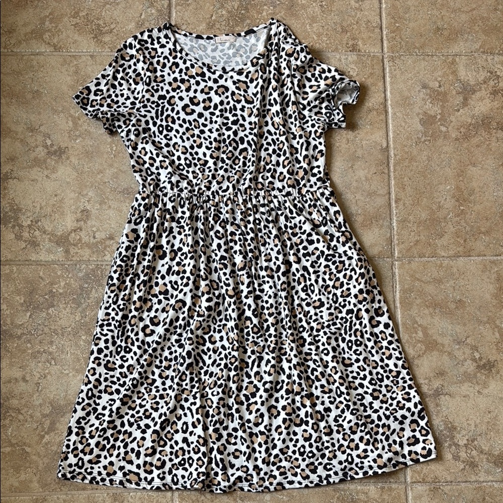 Chic Leopard Print Midi Dress